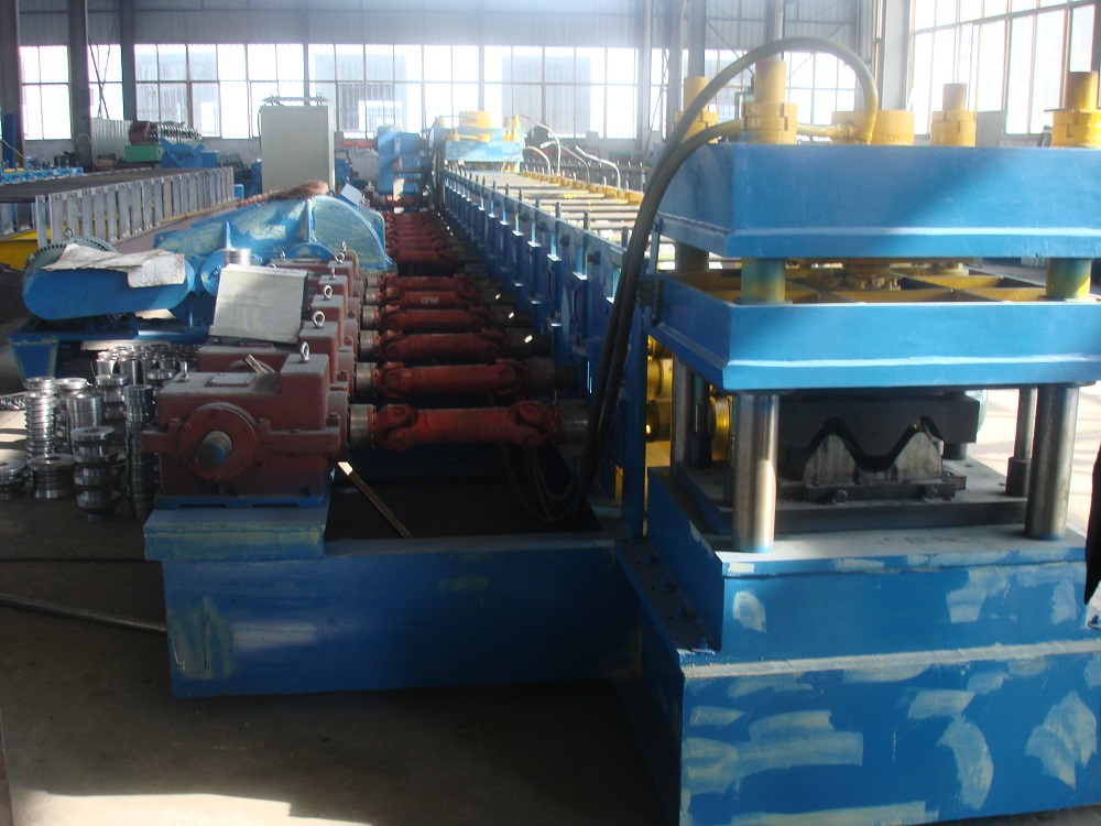 Customer ordered Guard rail cold roll forming machine up to 3 mm thickness